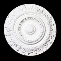 Americo Medallion Fiberglass Resin Indoor/Outdoor Garden Statue