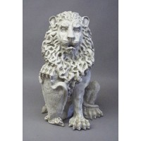 Richelieu Lion-Right 26in. Fiberglass Resin Indoor/Outdoor Garden