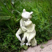 Love Frogs Fiberglass Resin Indoor/Outdoor Garden Statue/Sculpture